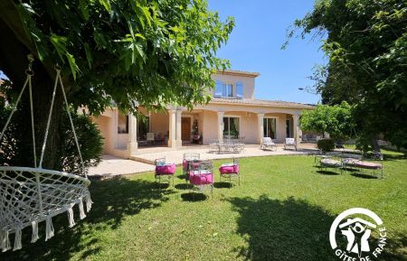 G&icirc;te n&deg;84G4377 Orange - Vaucluse - photo