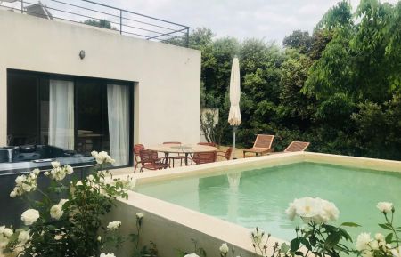G&icirc;te n&deg;84G3667 Ch&acirc;teauneuf-de-Gadagne - Vaucluse - photo