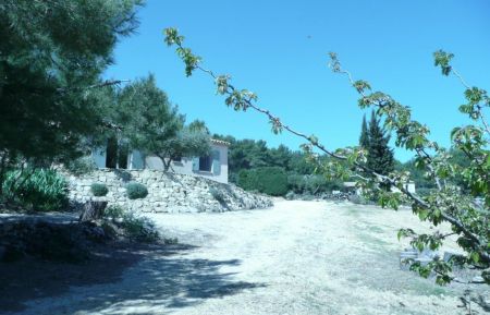 G&icirc;te n&deg;84G2537 Puyvert - Vaucluse - photo