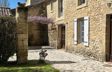 G&icirc;te n&deg;84G3679 Caderousse - Vaucluse - photo