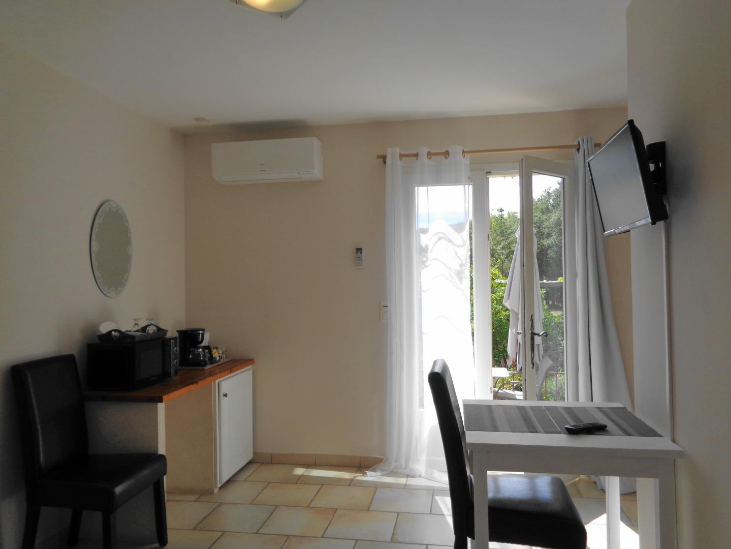 Chambre Luberon, kitchenette, terrasse photo 8