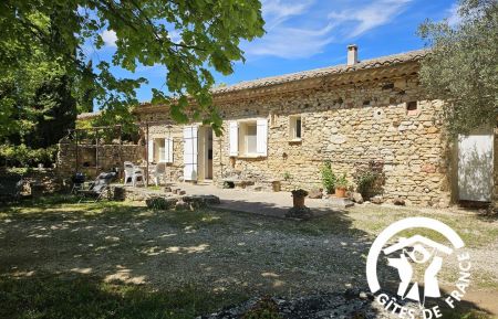 G&icirc;te n&deg;84G4334 Goult - Vaucluse - photo