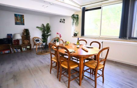 G&icirc;te n&deg;84G3617 Sainte-C&eacute;cile-les-Vignes - Vaucluse - V&eacute;randa, le coin repas