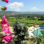 vue sur village et piscine