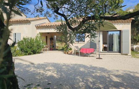 G&icirc;te n&deg;84G3708 Le Barroux - Vaucluse - photo