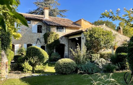 G&icirc;te n&deg;84G3672 Venasque - Vaucluse - photo