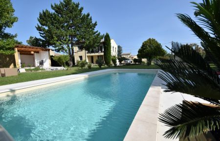 G&icirc;te n&deg;84G4347 Entraigues-sur-la-Sorgue - Vaucluse - photo