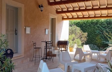 Terrasse commune aux deux gites Gîte n°84G37401 Le Barroux - Vaucluse - Terrasse commune aux deux gites