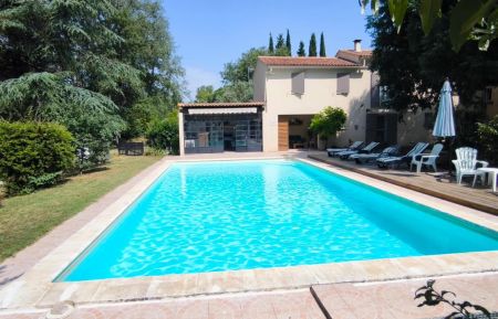 G&icirc;te n&deg;84G4274 Robion - Vaucluse - photo