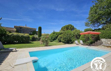 G&icirc;te n&deg;84G4375 Saint-Martin-de-Castillon - Vaucluse - photo