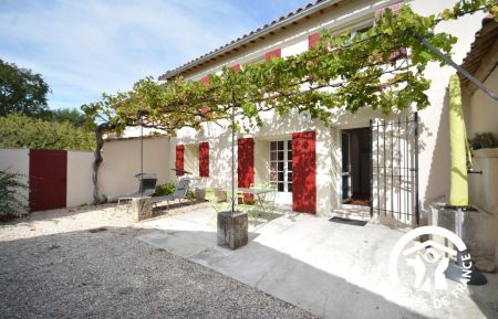 G&icirc;te n&deg;84G694 Carpentras - Vaucluse - photo