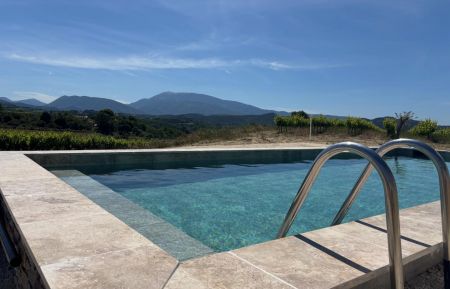 G&icirc;te n&deg;84G2501 Puym&eacute;ras - Vaucluse - Piscine vue sur le Mont Ventoux
