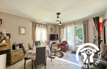 G&icirc;te n&deg;84G3625 M&eacute;nerbes - Vaucluse - photo
